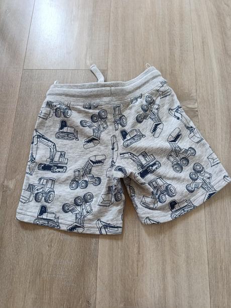 Šortky s bagrami, c&a,98