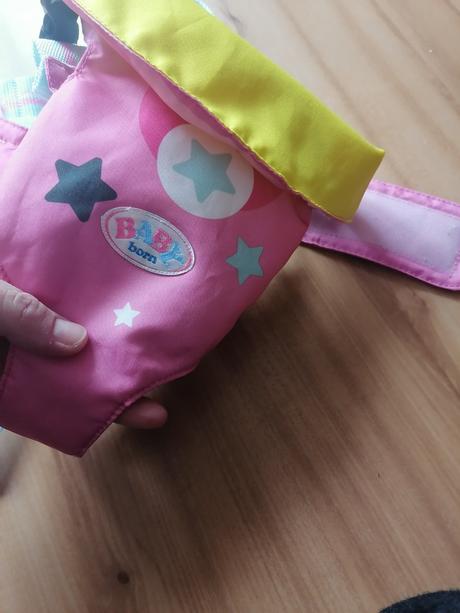 Nosic a autosedacka baby born, 