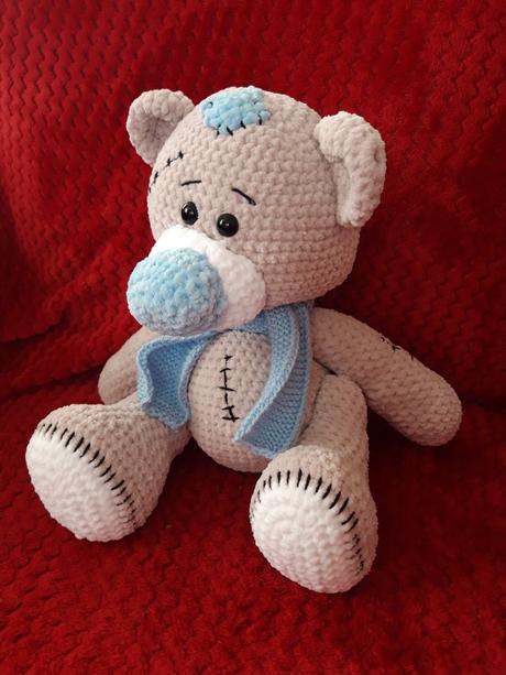 Háčkovaní mackovia so záplatou, 