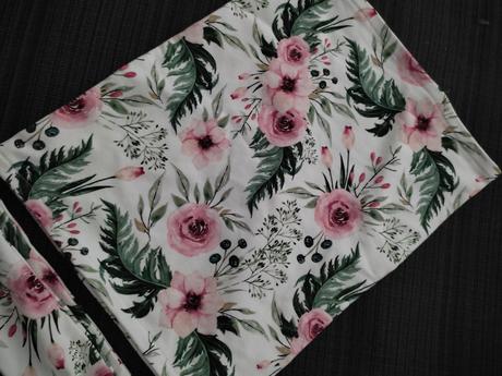 Dievčenský nákrčník a celenka, 134