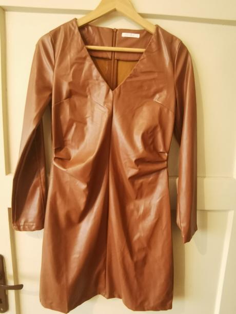 Koženkové šaty, s