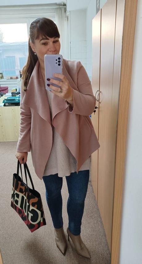 Krásny prechodný kardigan, 