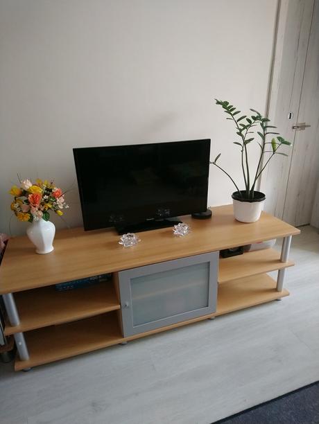 Stolík pod tv za odvoz, 