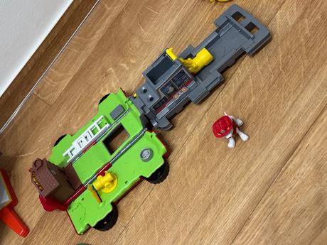 Paw patrol auto tratsformer, 