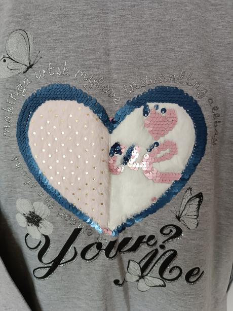 Sivé tričko zo srdiečkom, 146