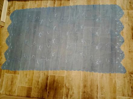 Modrá trblietavá záclona, 