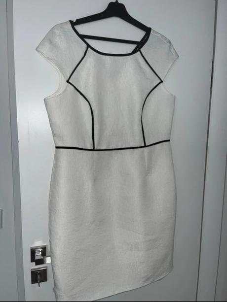 Šaty  dorothy perkins veľkosť l  elasticke, dorothy perkins,l