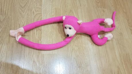 Ružová plyšová opica,