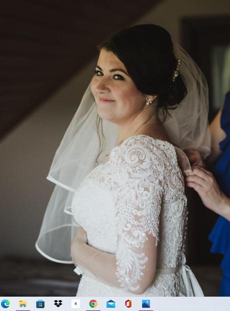 40-44 + umelá kytica, závoj a obal na šaty, 42