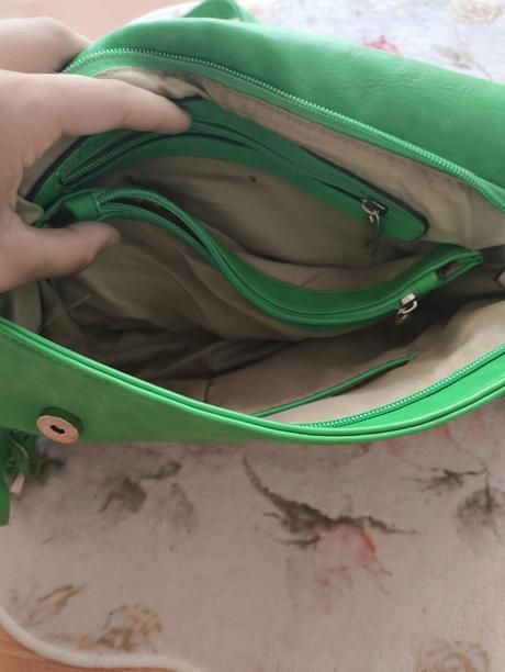 Crossbody so strapcami, 
