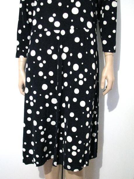 Tmavomodré bodkované šaty, xl