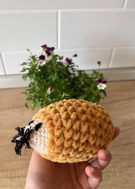 Nový handmade hačkovaný ježko,