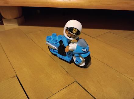 Lego duplo policajt na motorke,