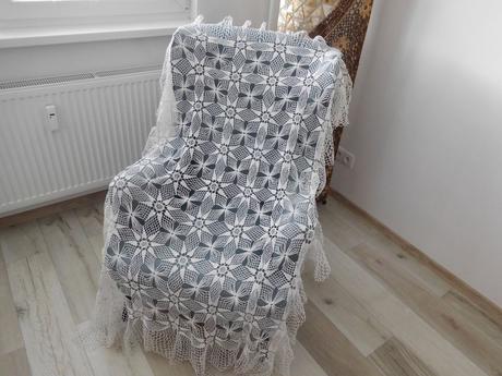 Háčkovaný obrus-150 x 170 cm, 
