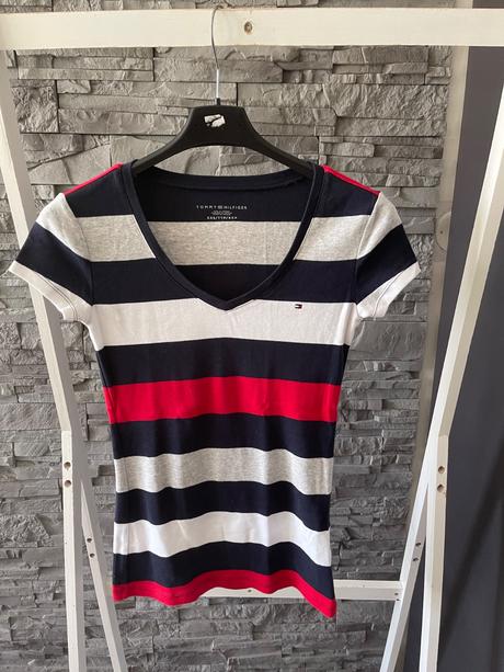Tommy hilfiger v.s, tommy hilfiger,s