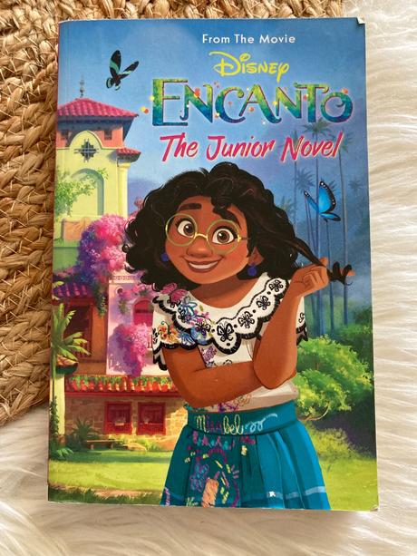Disney encanto the junior novel,