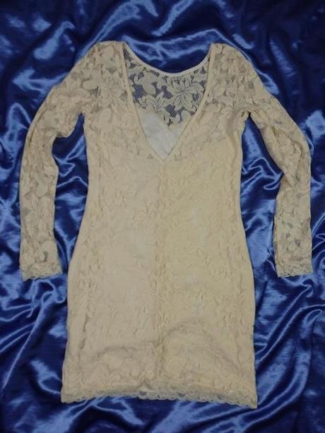 Kvalitné čipkované šaty, m