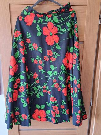 Nádherná kvetinová sukňa , velkost s, s