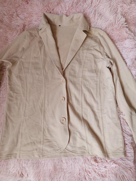 Béžové sako, 
