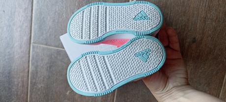 Tenisky adidas, 23