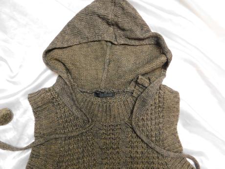 Pekne pletene šaty s kapucnou, 38