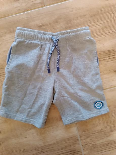 Šortky, f&f,116