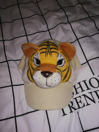 Predám peknú šiltovku, 56