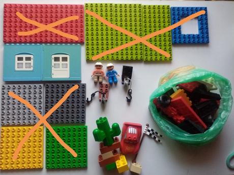 Lego duplo ( panaci, mc gueen) a stavebnica,