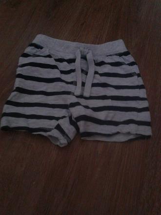 Kraťasy, baby,80