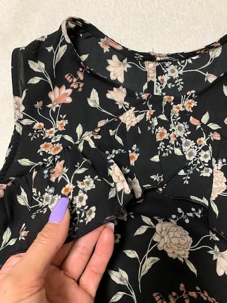 Letná tenká blúzka s odhalenými plecami a volánmi, m