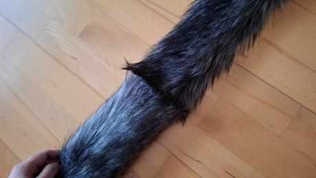 Mohutny kozusinovy golier, 