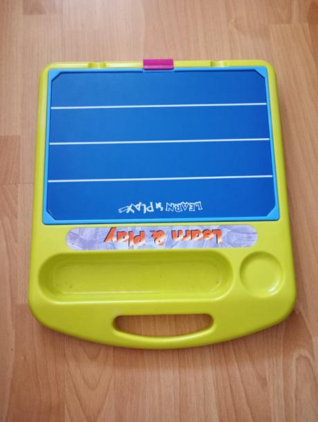 Magnetická tabuľa s pismenkami a číslice, 