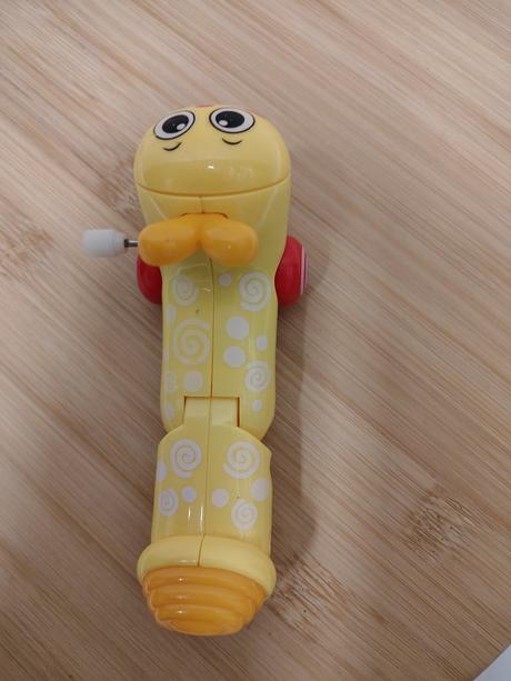 Žltá naťahovacia húsenica, červík, 13 cm,