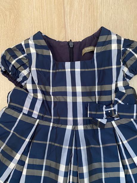 Slavnostne saty trussardi v 86, 86