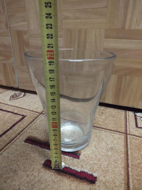 Predám vázičku sklenenú., 