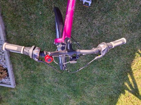 Dievčenský bicykel a prilba, kenzel,24