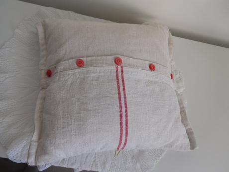 Vankúše menšie , vačšie, podlhovasté,, 