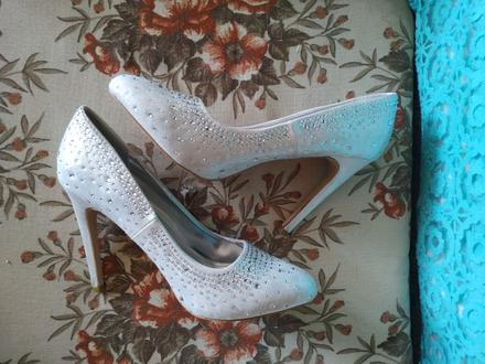 Strieborné lodičky, 40