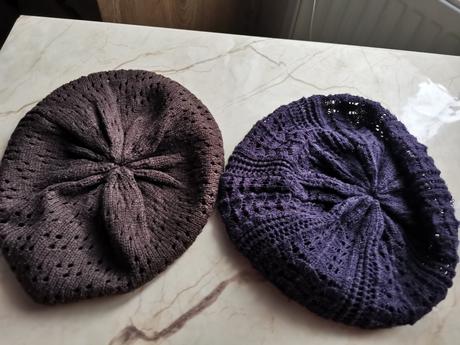 Dve baretky tenšie one size, c&a