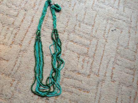 Nenoseny náhrdelník, 