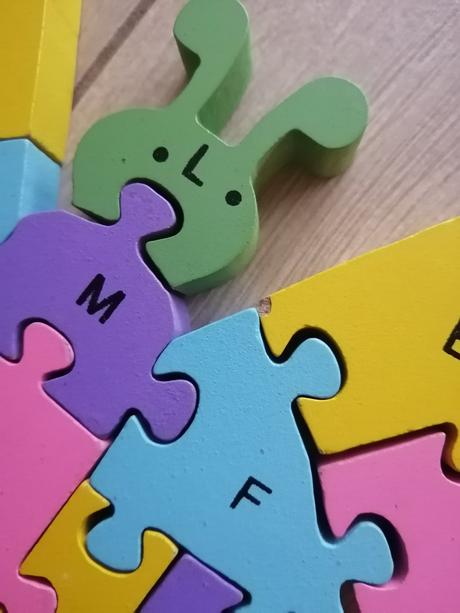 Drevené puzzle žirafa a motýľ, 