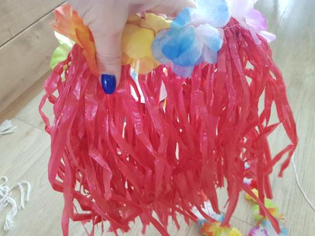 Krasny hawajsky kostym  5 casti. novy s visackou, 