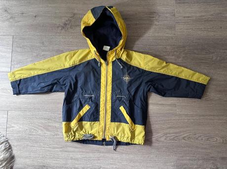 Nepremokavá bndička, 110