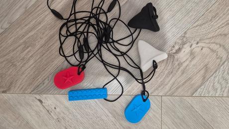 Hryzátka na šnúrke na krk 5ks, 