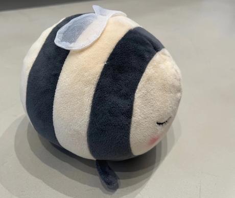 Mäkká plyšová včielka h&m,