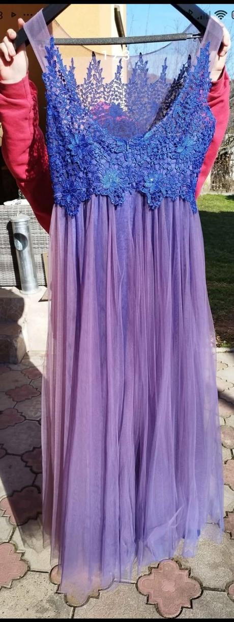 Spoločenské šaty, 44