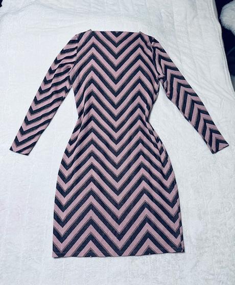 Ružové šaty so zlatou niťou zn. magenta, l / m
