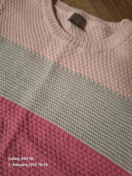 Farebny pulover, 128