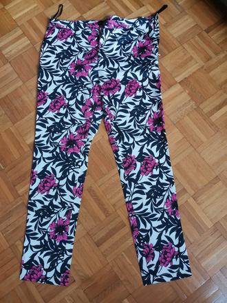 Kvetované nohavice, 42