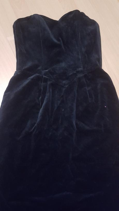 Púzdrové zamatové šaty čierne 38, 38